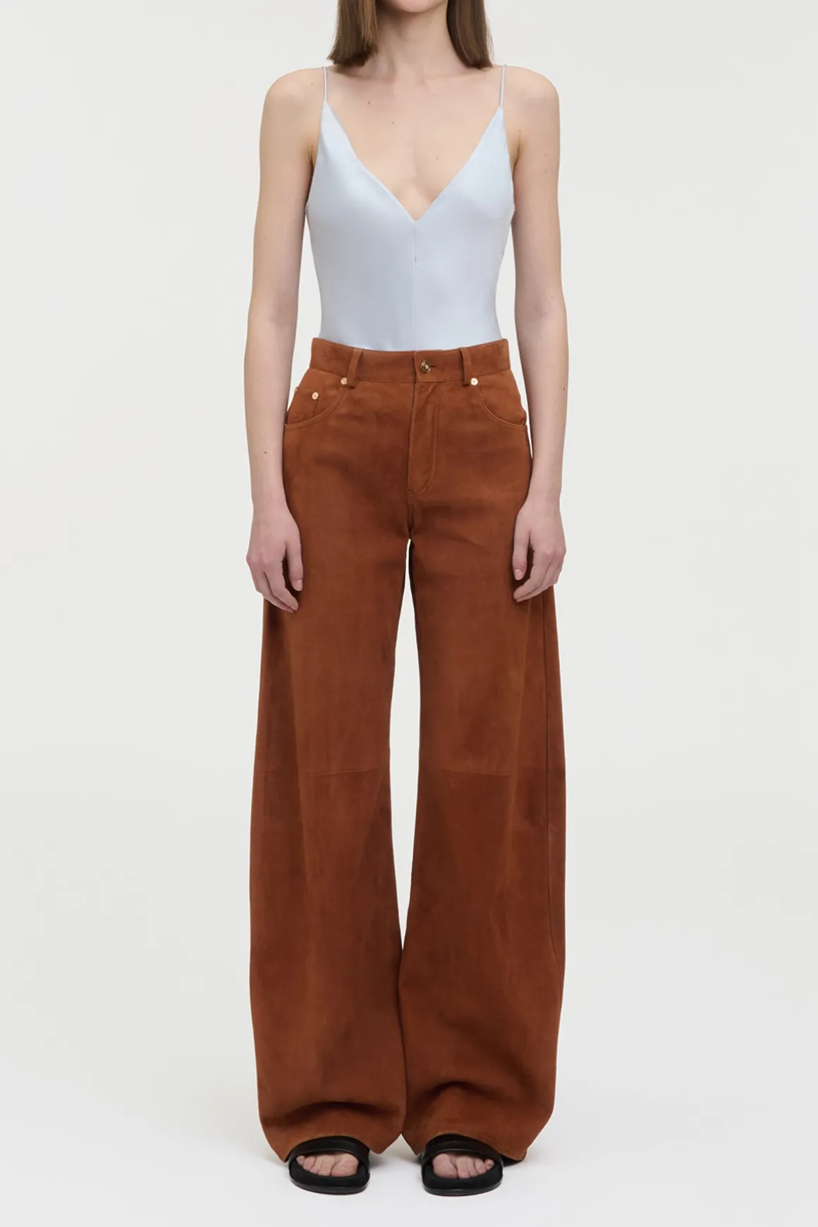 Amoret Barrel-leg Jean in Cognac Suede