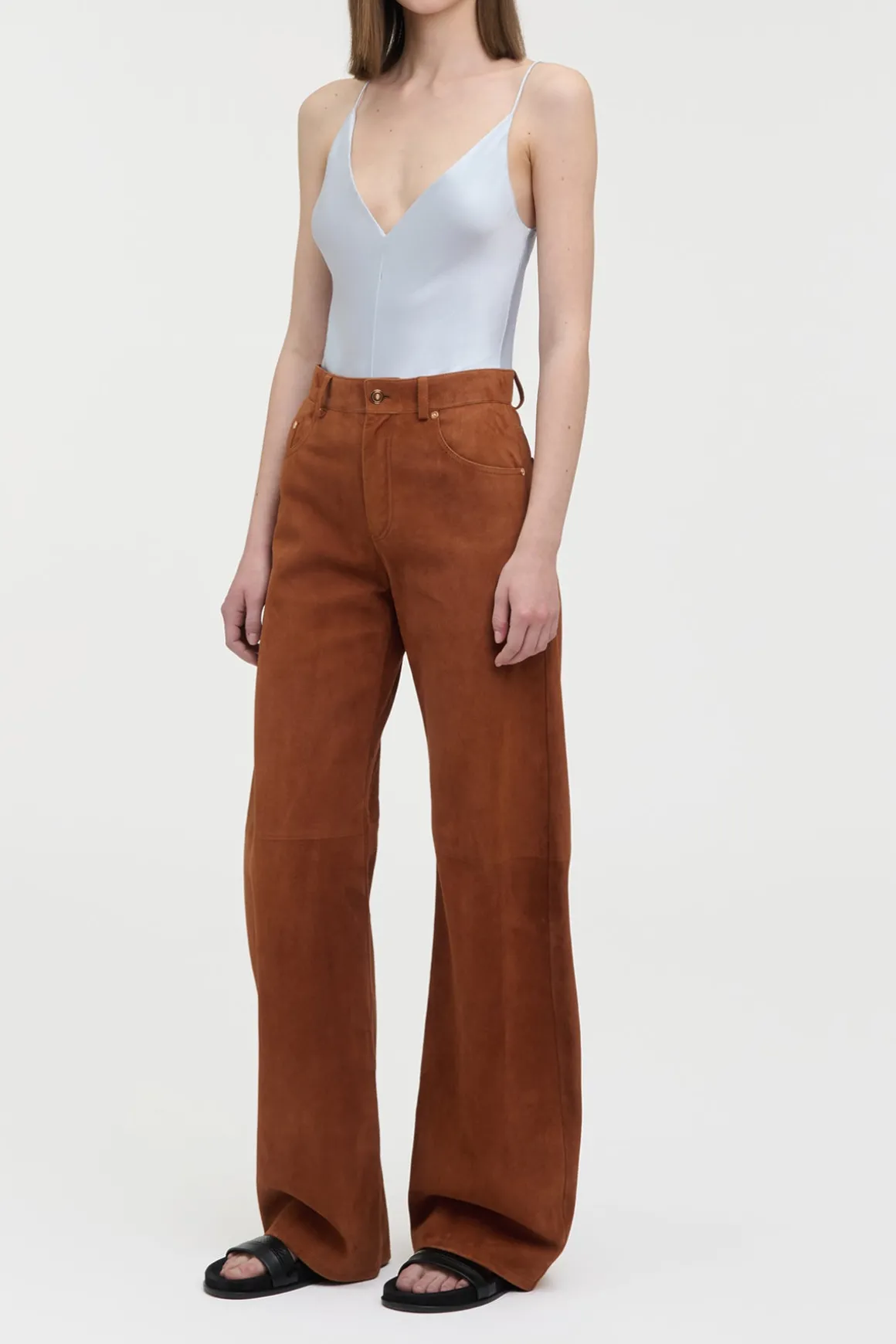 Amoret Barrel-leg Jean in Cognac Suede