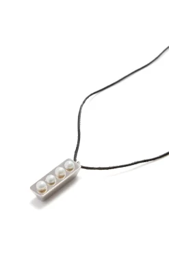 Bar Necklace in Platinum with Pearls