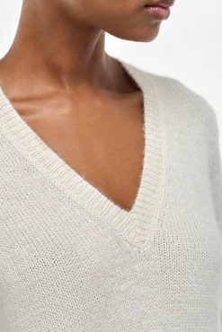 Isiah Knit V-Neck Sweater in Ivory Cashmere