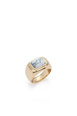 Large Ring in 18K Yellow Gold & Howlite Stone