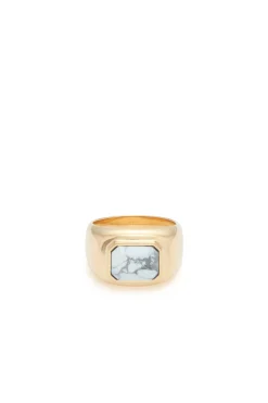 Large Ring in 18K Yellow Gold & Howlite Stone