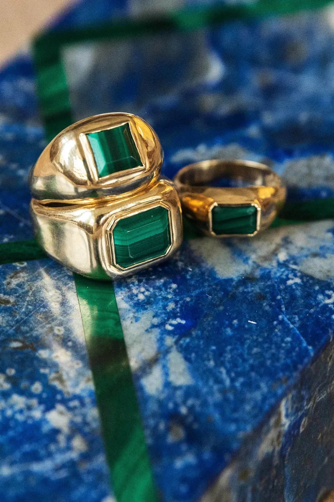 Medium Ring in 18K Yellow Gold & Malachite Stone