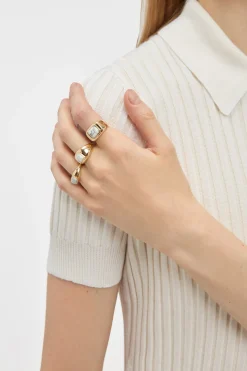 Small Ring in 18K Yellow Gold & Howlite Stone