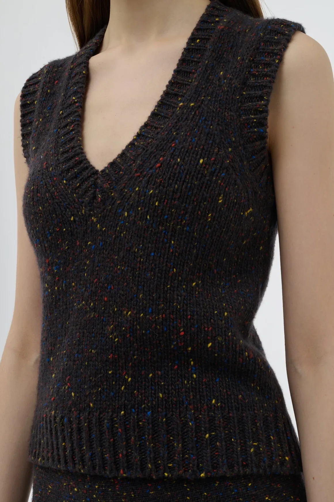 Solomon Knit Vest in Charcoal Multi Speckled Aran Cashmere
