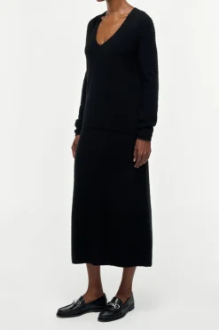 Vesper Knit V-Neck Sweater in Black Brushed Cashmere