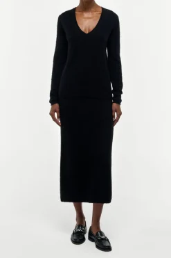 Vesper Knit V-Neck Sweater in Black Brushed Cashmere