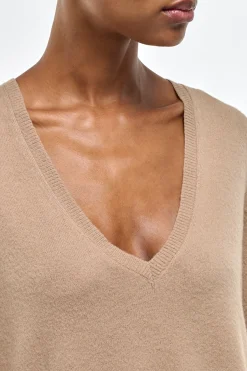 Vesper Knit V-Neck Sweater in Camel Brushed Cashmere
